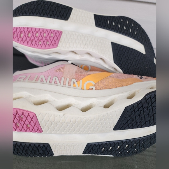 Size 9.5 - Women's ON CLOUDSURFER NEXT - Picture 8 of 14